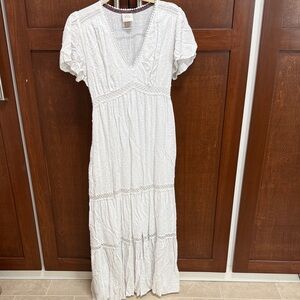 Knox Rose White Eyelet Maxi Dress with V-Neck and Puff Sleeves